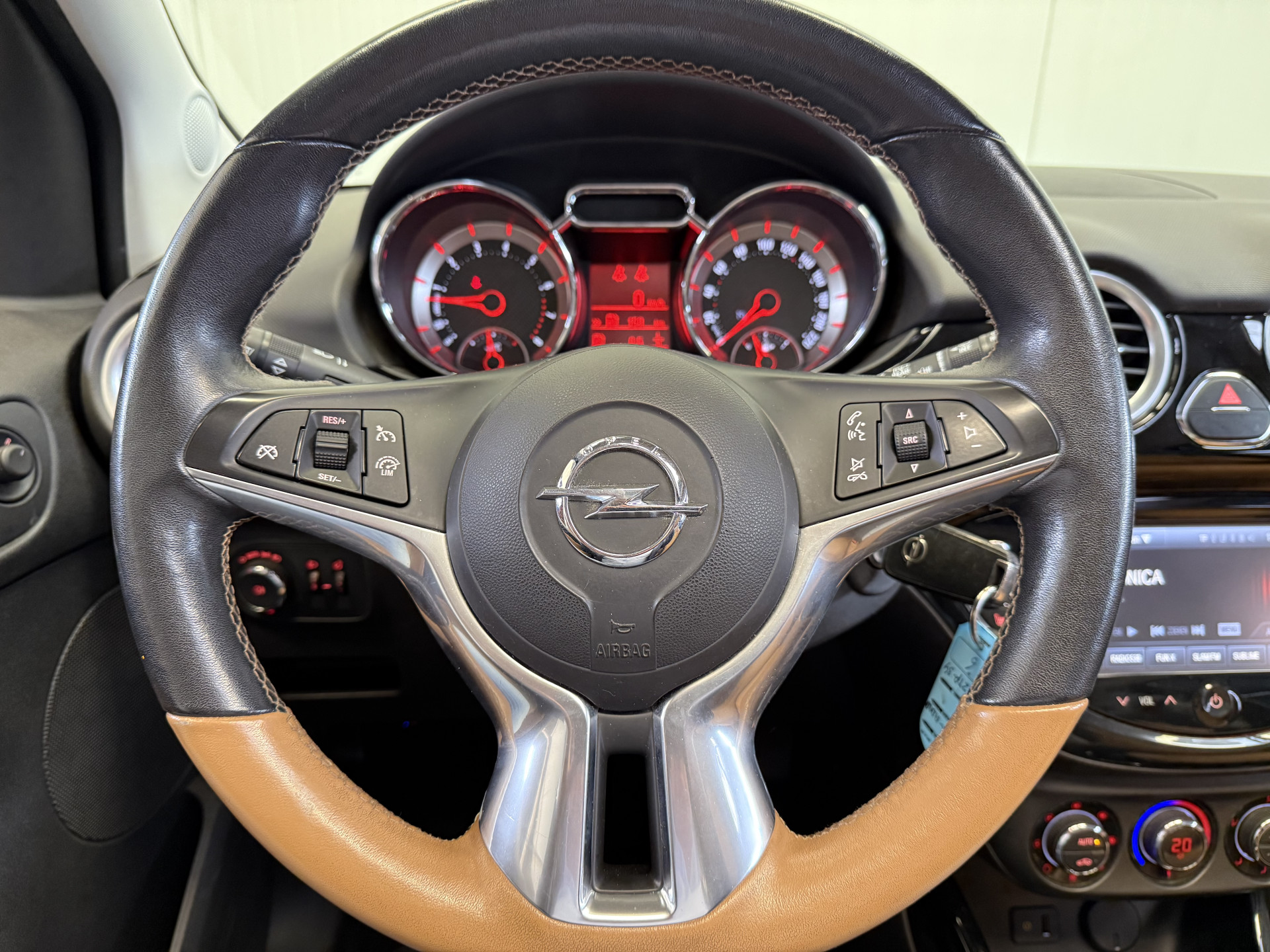 47641127-25.jpg