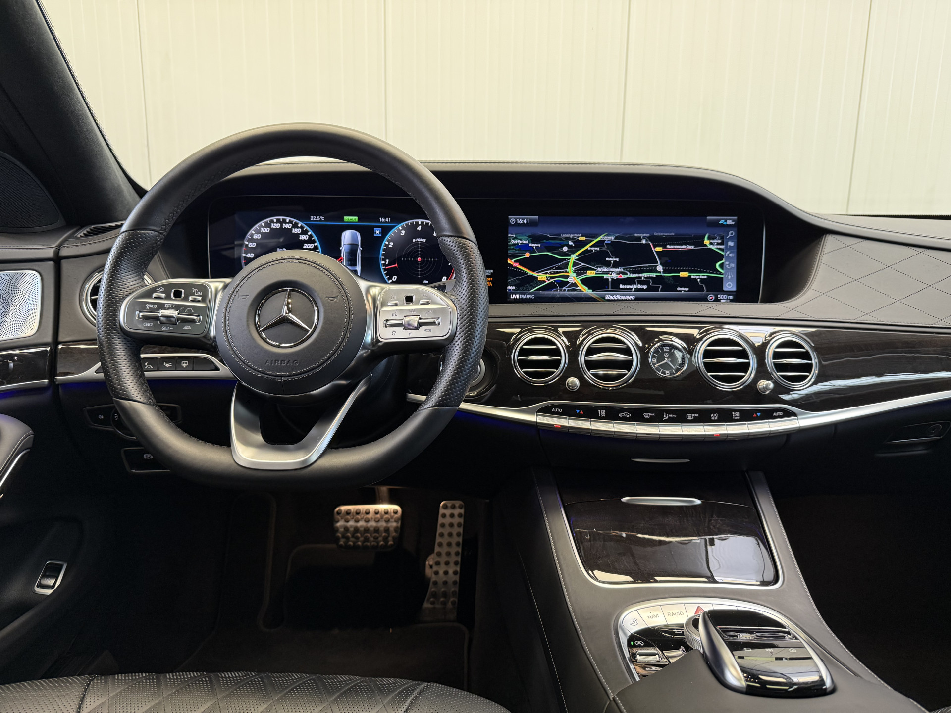 47713281-4.jpg