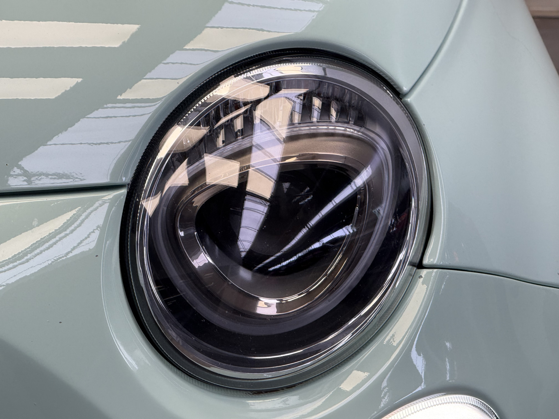 47918818-9.jpg