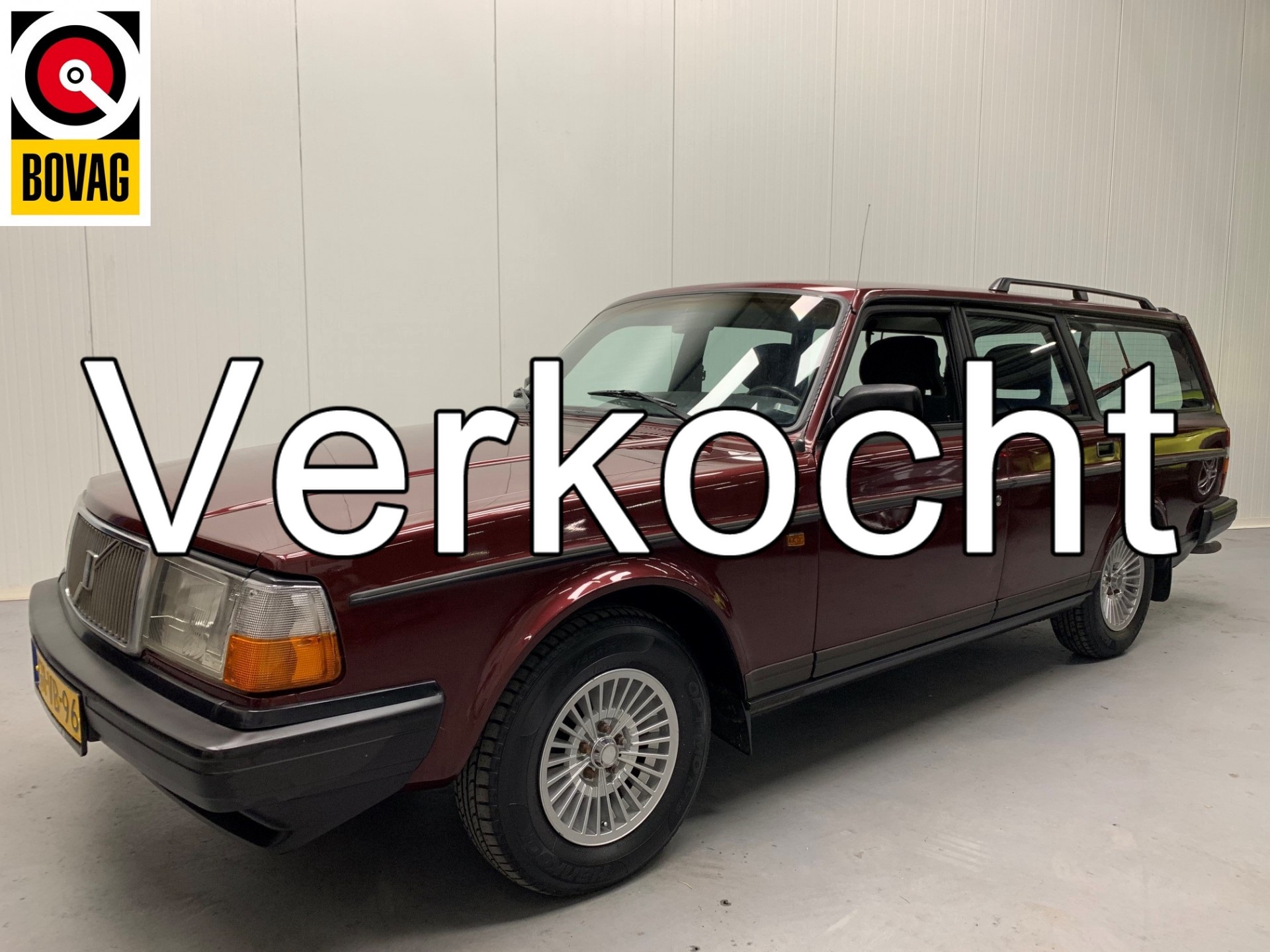 25640853